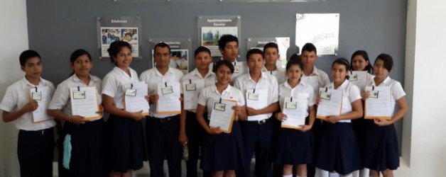 15 alumnos Mano Amiga reciben Becas de la empresa INDUFOAM